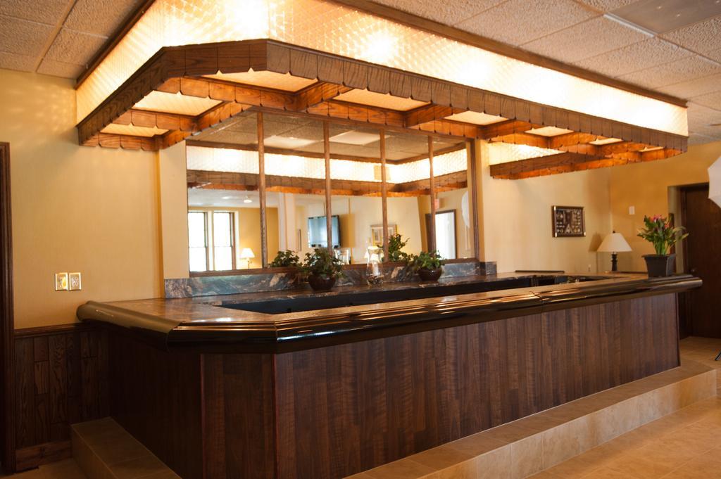 Beacon Hotel Oswego Exterior photo