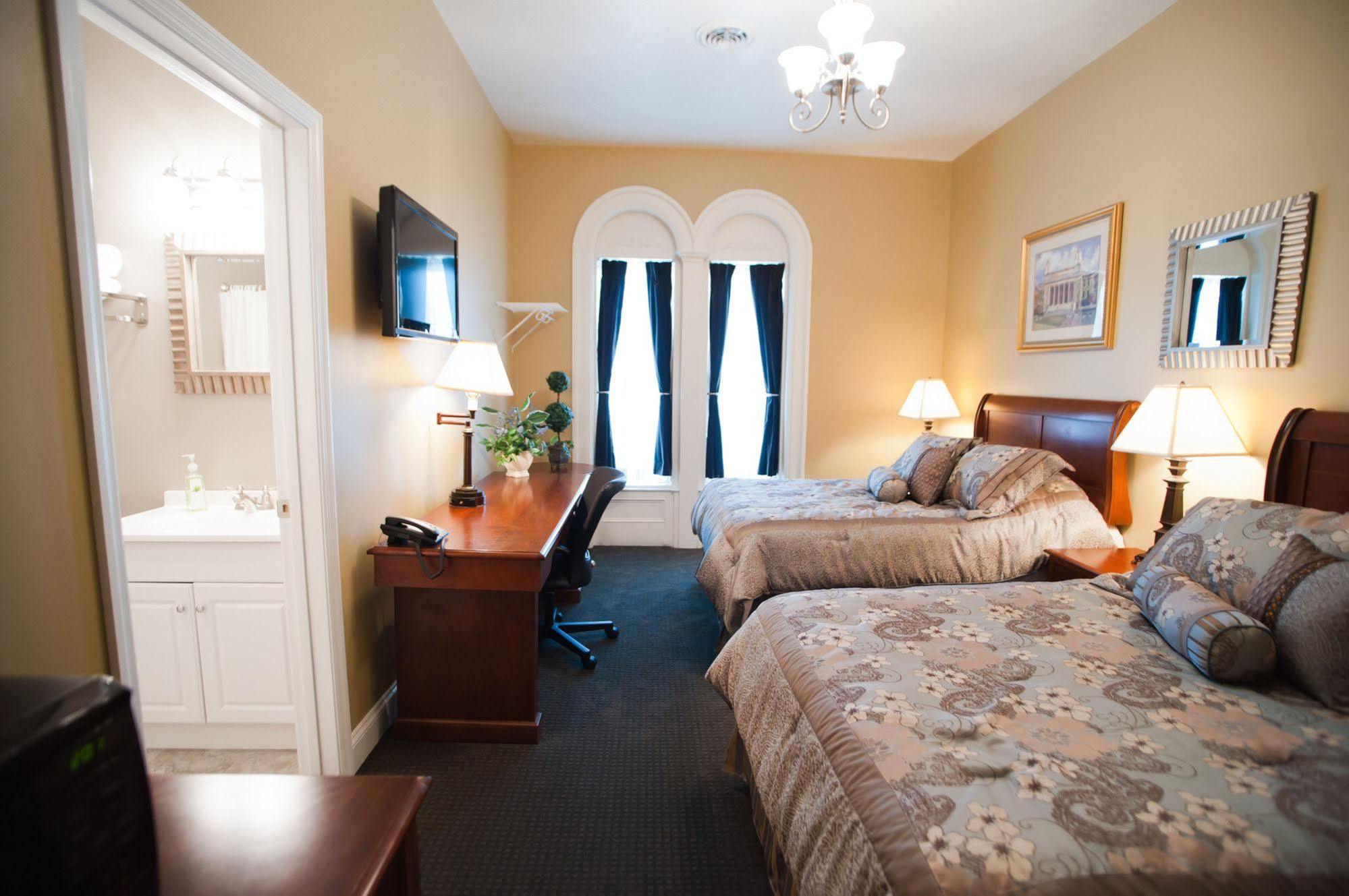 Beacon Hotel Oswego Exterior photo